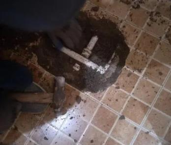 九龙坡卫生间漏水维修公司为您分享下卫生间渗水如何处理及注意事项